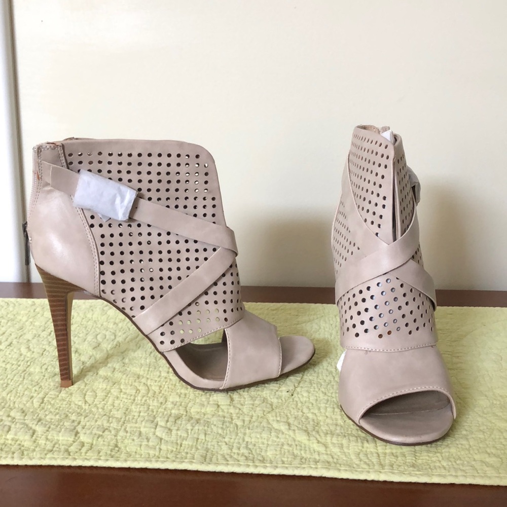 Women’s high heel shoes